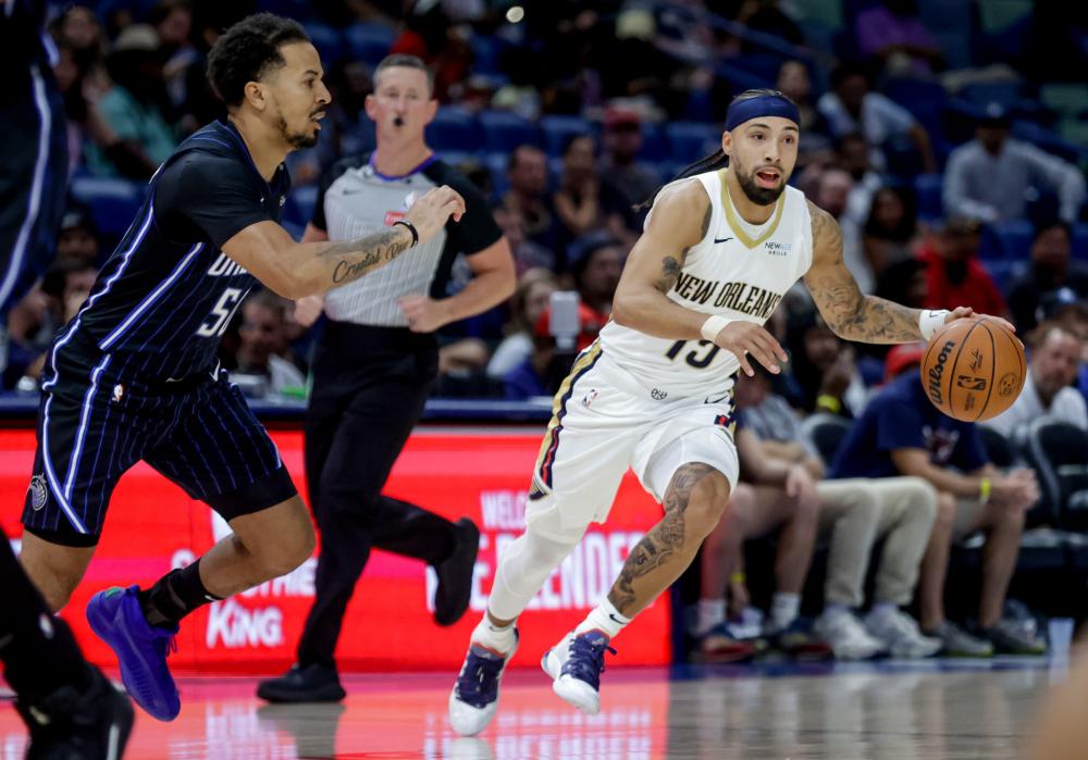 莱万双响 莱万双响