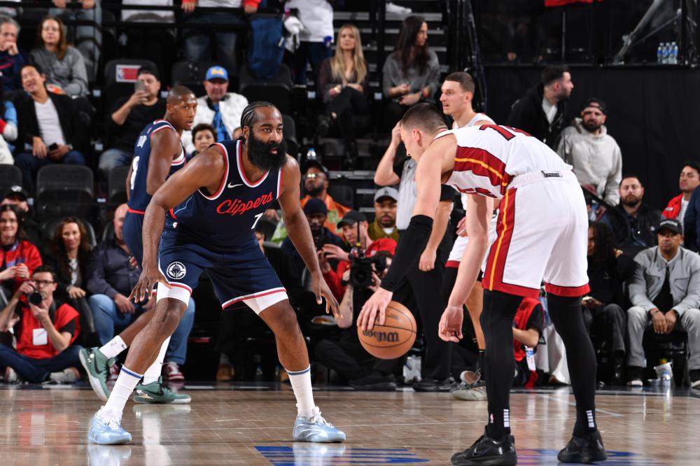 崭露头角 崭露头角