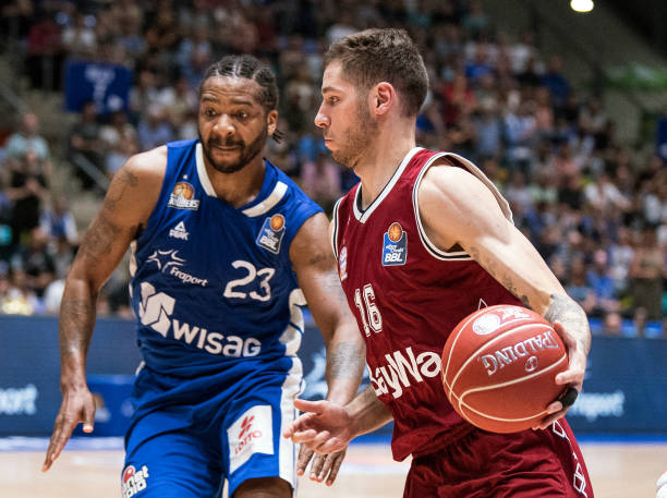 贯穿了本篇 贯穿了本篇