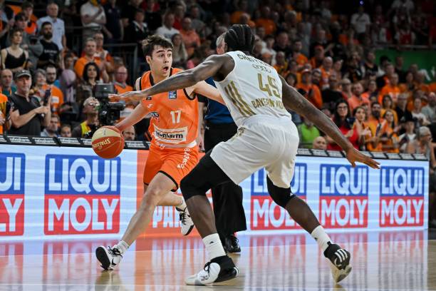 令人瞩目 令人瞩目